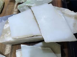 和田玉里顶级山料是什么行情?这种料30万一公斤也很难买到
