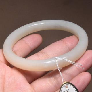 惊呆了方言和田玉精品罕见放漏佩戴级且末料糖白玉59mm精美手镯a3